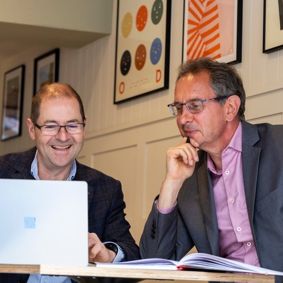 Team Photos for FDPack - Fractional Finance Services in Southwell - Simon and Spencer working together on a laptop in a local coffee shop