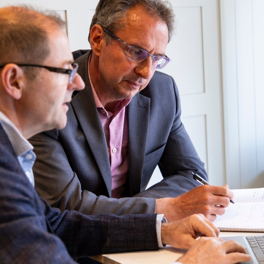 Team Photos for FDPack - Fractional Finance Services in Southwell - Simon and Spencer working together on a laptop in a local coffee shop